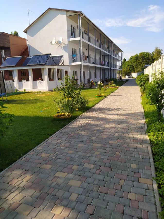 Balcony Hotell Zaliznyi Port Exteriör bild