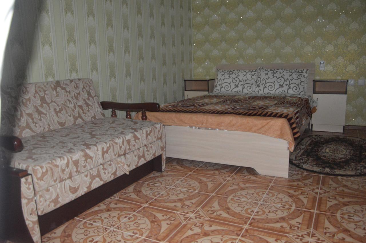 Balcony Hotell Zaliznyi Port Exteriör bild