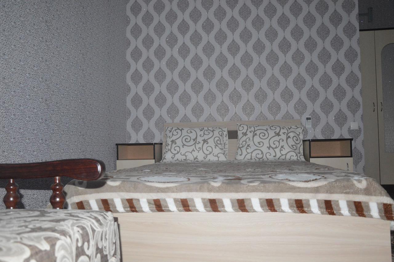 Balcony Hotell Zaliznyi Port Exteriör bild