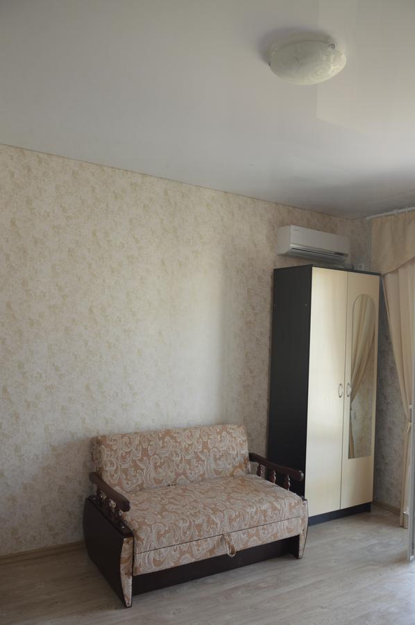 Balcony Hotell Zaliznyi Port Exteriör bild